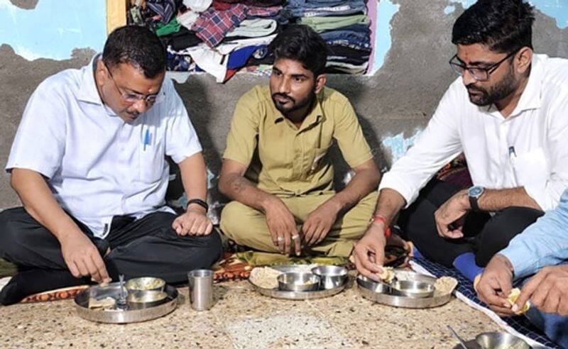 arvind kejriwal ate dinnet at the auto drivers house as told