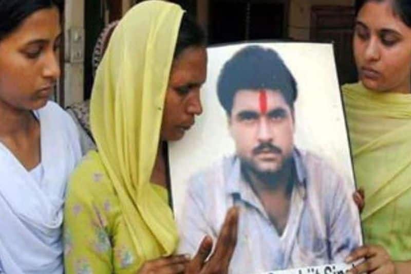 Sarabjit Singh's killer Amir Sarfaraz shot dead in Pakistan; Randeep Hooda thanks 'Unknown Men'  RBA