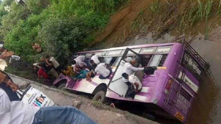 khandwa news bus accident falls into river 2 killed and many injured in madhya pradesh kpr khandwa news bus accident falls into river 2 killed and many injured in madhya pradesh kpr