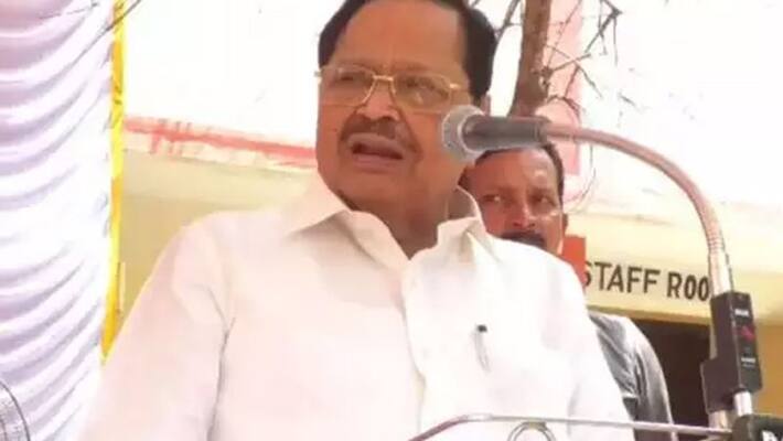 Duraimurugan urged the younger generation to read more books and learn about historical leaders Duraimurugan urged the younger generation to read more books and learn about historical leaders