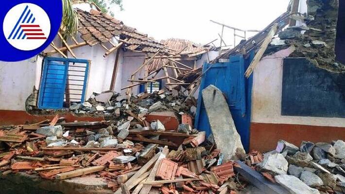 6 Rooms of Hirehalli Government School Collapsed Due to Continuous Rain at Byadagi in Haveri grg 6 Rooms of Hirehalli Government School Collapsed Due to Continuous Rain at Byadagi in Haveri grg