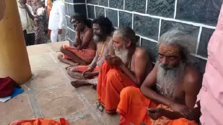 mistaken for thieves villagers brutally thrash four sadhus in sangli district maharashtra ash mistaken for thieves villagers brutally thrash four sadhus in sangli district maharashtra ash