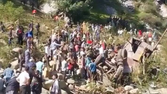 Poonch: Minibus accident in the Sawjian area 9 dead, army rescue operation underway Poonch: Minibus accident in the Sawjian area 9 dead, army rescue operation underway