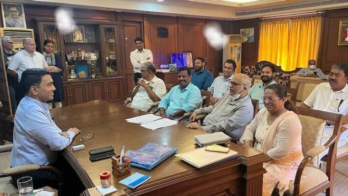 Congress Collapses In Goa: 8 Of 11 MLAs Join BJP bpsb Congress Collapses In Goa: 8 Of 11 MLAs Join BJP bpsb