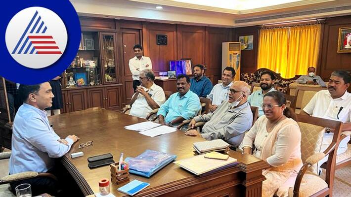 8 Congress MLAs join BJP in presence of chief minister Pramod Sawant 8 Congress MLAs join BJP in presence of chief minister Pramod Sawant