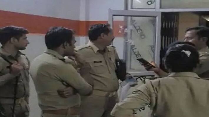 Firozabad pretext giving form young man entered house and raped girl did such thing after being hurt neighbor plight Firozabad pretext giving form young man entered house and raped girl did such thing after being hurt neighbor plight