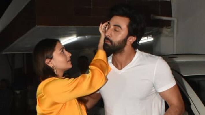 Parents to Be Alia Bhatt And Ranbir Kapoor cute video went viral with Brahmastra director Ayan Mukherji AKA Parents to Be Alia Bhatt And Ranbir Kapoor cute video went viral with Brahmastra director Ayan Mukherji AKA