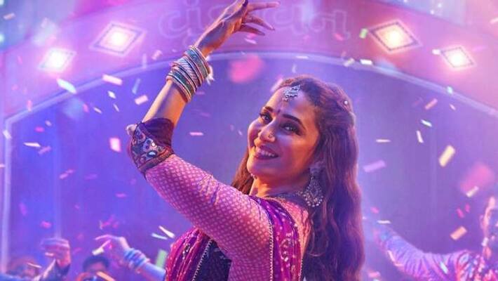 Madhuri s first look to Maja ma reminds her fan about Aaja Nachle Madhuri s first look to Maja ma reminds her fan about Aaja Nachle
