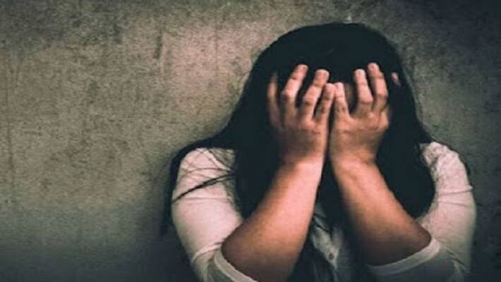 Banda girl troubled by profanity reached police station with complaint young man gave such threat for refusing to marry Banda girl troubled by profanity reached police station with complaint young man gave such threat for refusing to marry