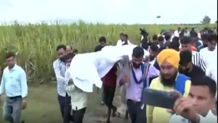 Both sisters were cremated in Lakhimpur Murder was done by strangulation after gangrape hanged on a tree Both sisters were cremated in Lakhimpur Murder was done by strangulation after gangrape hanged on a tree