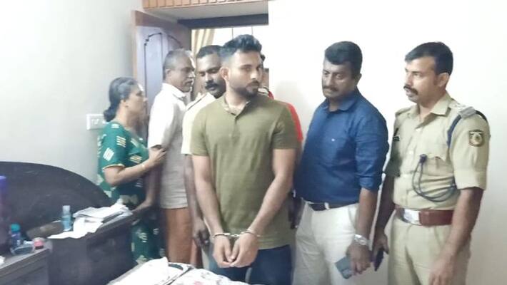 Notorious thief arrested with stolen gold ornaments from kannur Notorious thief arrested with stolen gold ornaments from kannur