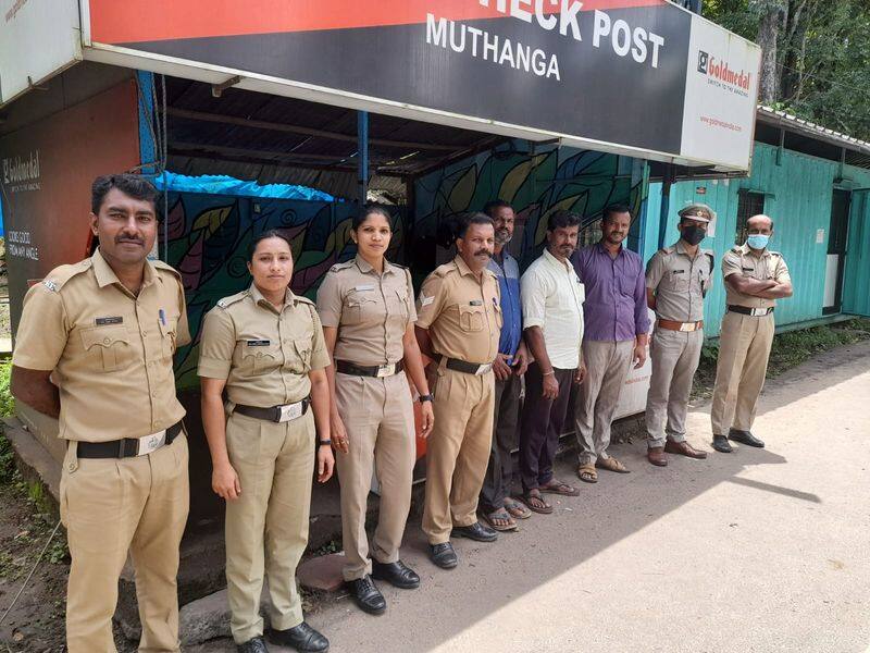 excise seized 22 lakhs unaccounted from muthanga check post