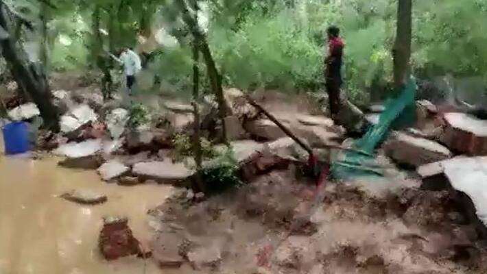 10 people died in wall collapse due to heavy rain in Lucknow.. 10 people died in wall collapse due to heavy rain in Lucknow..