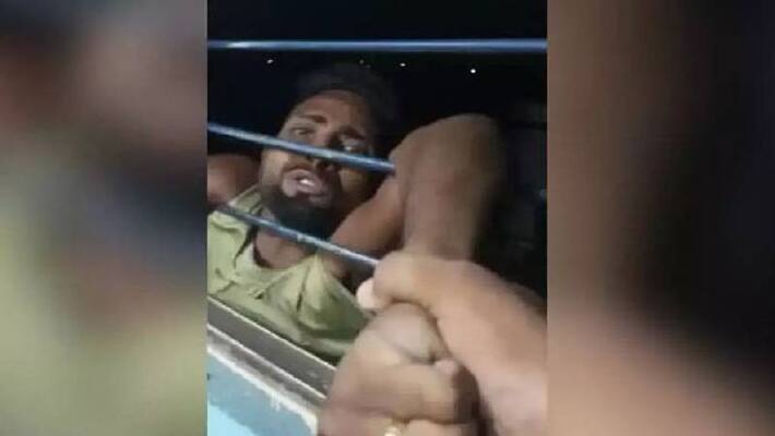 tried to snatch mobile phone thief had to travel 15 km while hanging from the window tried to snatch mobile phone thief had to travel 15 km while hanging from the window