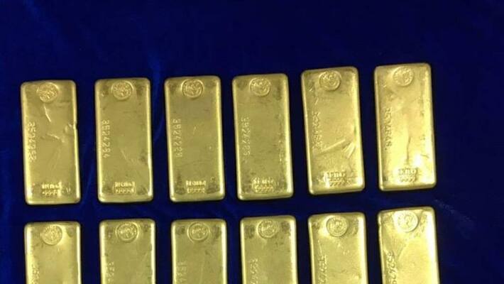more than 4 kg of gold seized in karipur airport , three arrested more than 4 kg of gold seized in karipur airport , three arrested