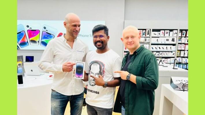 malayalam-cinematographer Dheeraj Palliyil-grab-first-iphone 14 Pro Max-sold-in-uae malayalam-cinematographer Dheeraj Palliyil-grab-first-iphone 14 Pro Max-sold-in-uae