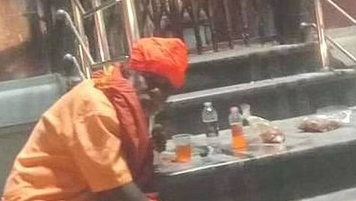 priest drank alcohol at vinayagar temple in thiruvannamalai.. Devotees shock priest drank alcohol at vinayagar temple in thiruvannamalai.. Devotees shock