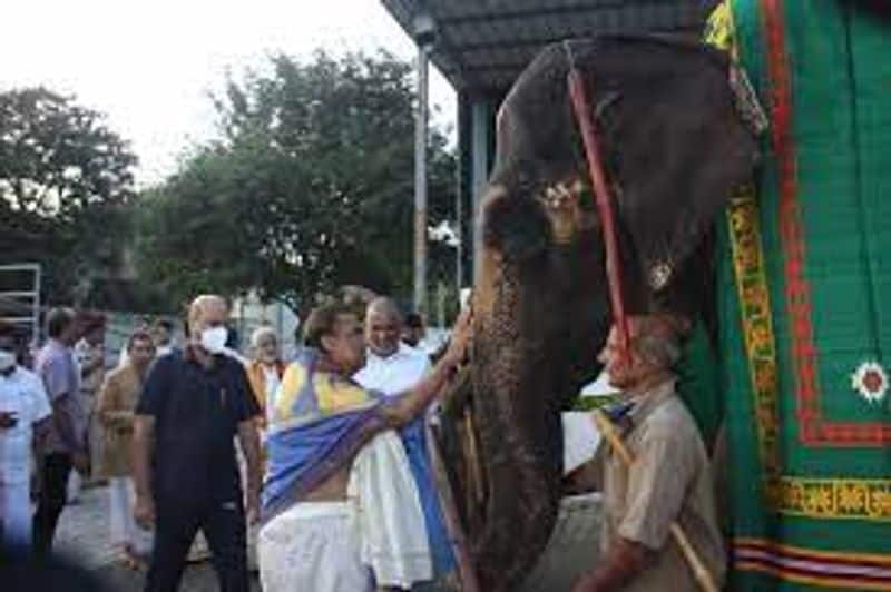 Reliance industries chairman Mukesh Ambani visit Tirupati balaji temple to Swami darshan
