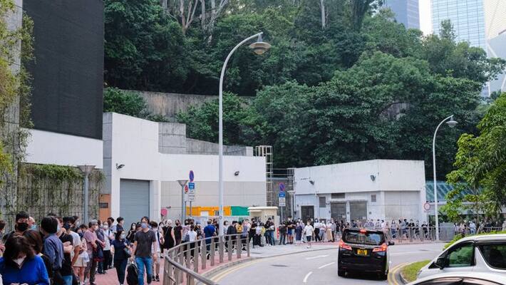 8 km long waiting time up to 14 hours Queue for Queen Elizabeth lying in state paused after reaching capacity gcw 8 km long waiting time up to 14 hours Queue for Queen Elizabeth lying in state paused after reaching capacity gcw
