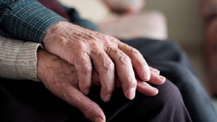 swiggy agent helps old couple to find their son who was missing for days swiggy agent helps old couple to find their son who was missing for days