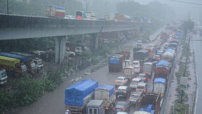 Heavy rains lash several parts of Hyderabad on Monday Heavy rains lash several parts of Hyderabad on Monday