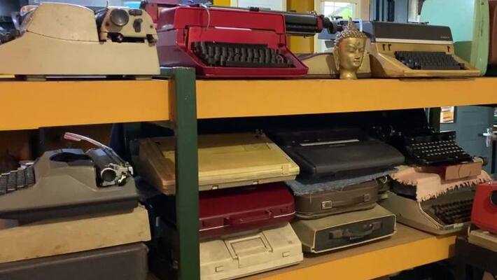 Indore man builds typewriter museum exhibits types of typewriters pwt Indore man builds typewriter museum exhibits types of typewriters pwt