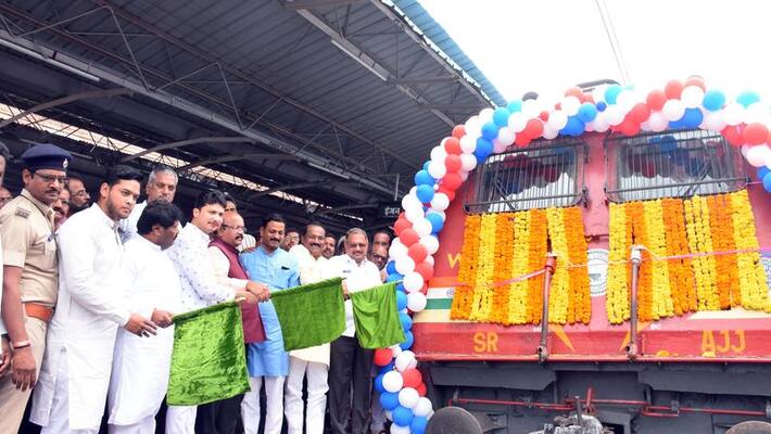 Kalaburagi Kolhapur Express train drive ravjkl Kalaburagi Kolhapur Express train drive ravjkl