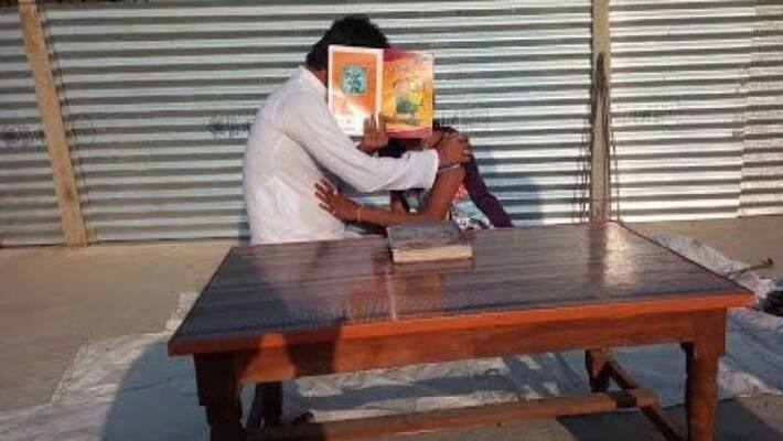 Teacher love with 14 year old student and both ran away Bihar to Uttar Pradesh kpr Teacher love with 14 year old student and both ran away Bihar to Uttar Pradesh kpr