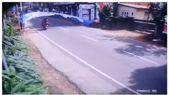 two people were traveling on a scooter were seriously injured when an arch placed on the road fell on them in trivandrum two people were traveling on a scooter were seriously injured when an arch placed on the road fell on them in trivandrum