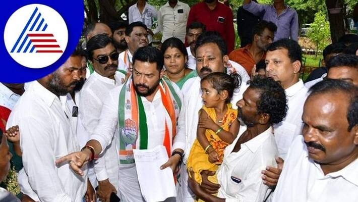 ICU patients die case congress protest against Bellary Vims hospital gow ICU patients die case congress protest against Bellary Vims hospital gow
