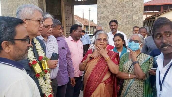 infosys sudha murthy visit to lakshmi narayanaswamy temple at kr pete gvd infosys sudha murthy visit to lakshmi narayanaswamy temple at kr pete gvd