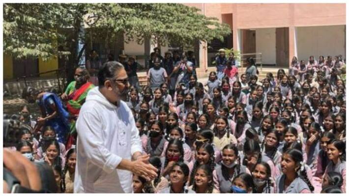 Here is the viral video of Kamal Haasan meeting school girls at coimbatore Here is the viral video of Kamal Haasan meeting school girls at coimbatore