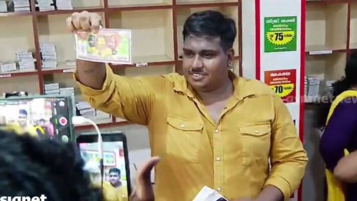 Onam Bumper Lottery: Autorickshaw driver wins Rs 25 crore prize Onam Bumper Lottery: Autorickshaw driver wins Rs 25 crore prize