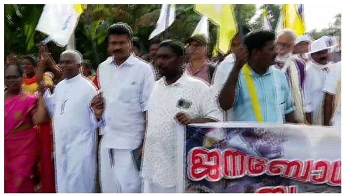police and protestors conflict in Vizhinjam police and protestors conflict in Vizhinjam