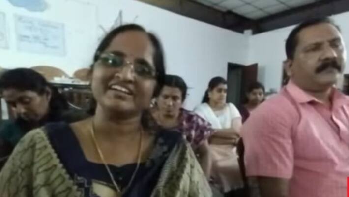 Teachers and staff of MET School retrieved Strike Teachers and staff of MET School retrieved Strike