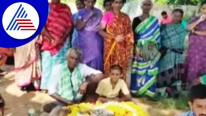 There is no place to bury the body of a Dalit woman Protest by villagers rav There is no place to bury the body of a Dalit woman Protest by villagers rav