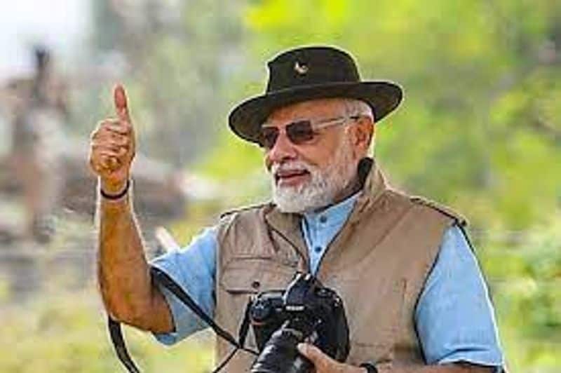 Fact Check: What is true in PM Modi posing with lens cap of camera shared by Congress