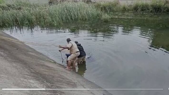selfie craze two college students drowned In Tumngabharda Canal at Raichur rbj selfie craze two college students drowned In Tumngabharda Canal at Raichur rbj