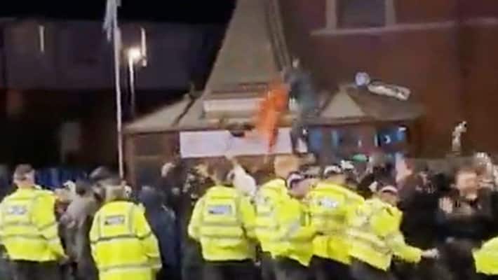 UK Mob vandalises temple, desecrates saffron flag in Leicester city - adt UK Mob vandalises temple, desecrates saffron flag in Leicester city - adt