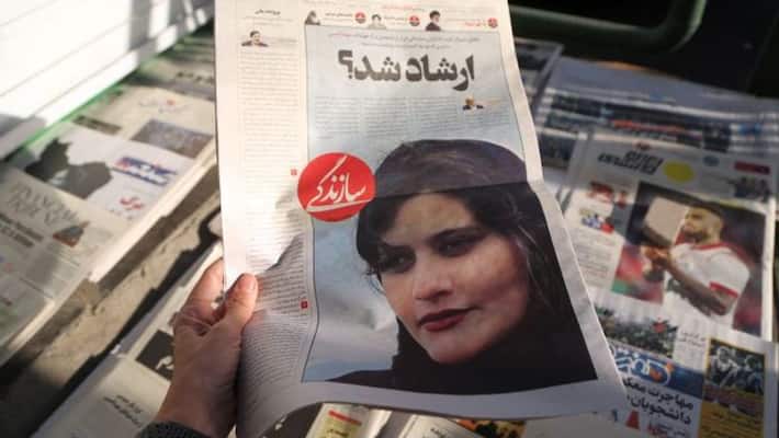 Mahsa Amini death protest Iranian women are chopping off hair and burning hijab Mahsa Amini death protest Iranian women are chopping off hair and burning hijab