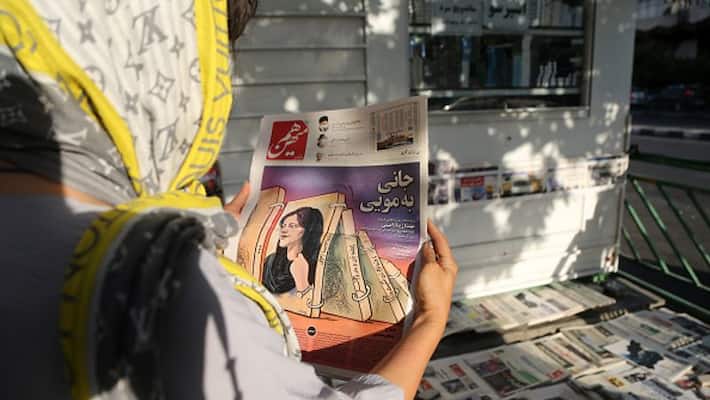 Let women decide Sadhguru on anti-Hijab protests by Iranian women Let women decide Sadhguru on anti-Hijab protests by Iranian women