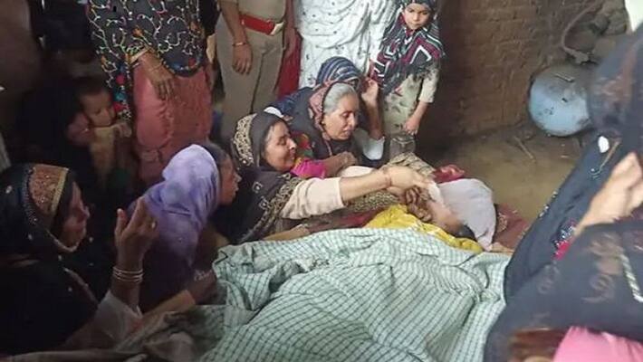 Muzaffarnagar Mother shadow raised from head 3 month old innocent dead body found suspicious condition house husband absconding Muzaffarnagar Mother shadow raised from head 3 month old innocent dead body found suspicious condition house husband absconding