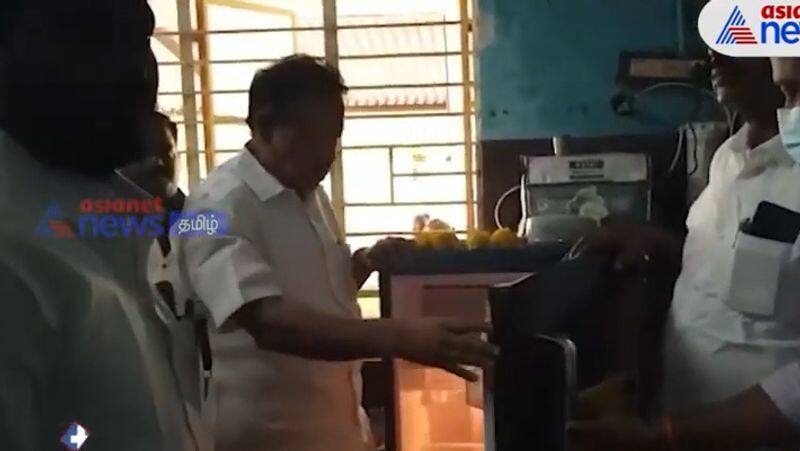 Minister Ponmudi conducted a surprise inspection at the Government Primary Health Centre