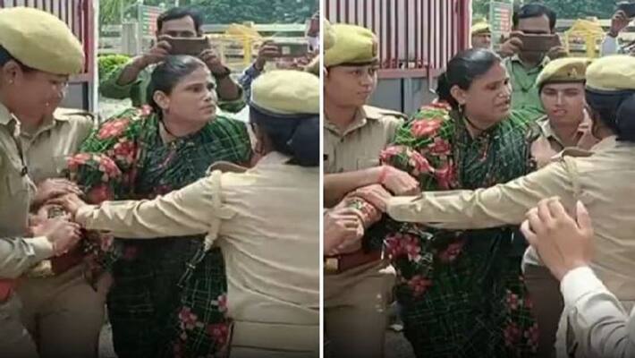 Chandauli Woman attempted self immolation outside SP office made serious allegations against Kotwal regarding land related matter Chandauli Woman attempted self immolation outside SP office made serious allegations against Kotwal regarding land related matter