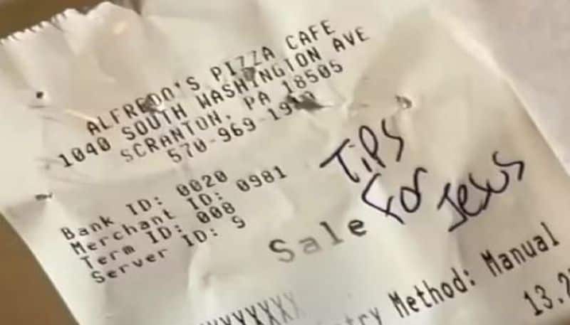 US Customer Who Gave Tip Worth Rs 2.5 Lakh To Waitress Asks Her To Return It apa 