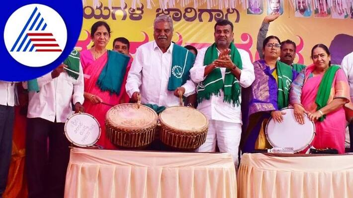 If once while meter put the farmers pumpset the CM's chair leg will break says nagendra rav If once while meter put the farmers pumpset the CM's chair leg will break says nagendra rav