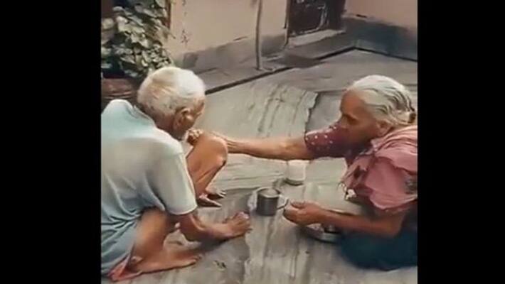 elderly wife care her husband see viral and emotional video on social media apa elderly wife care her husband see viral and emotional video on social media apa
