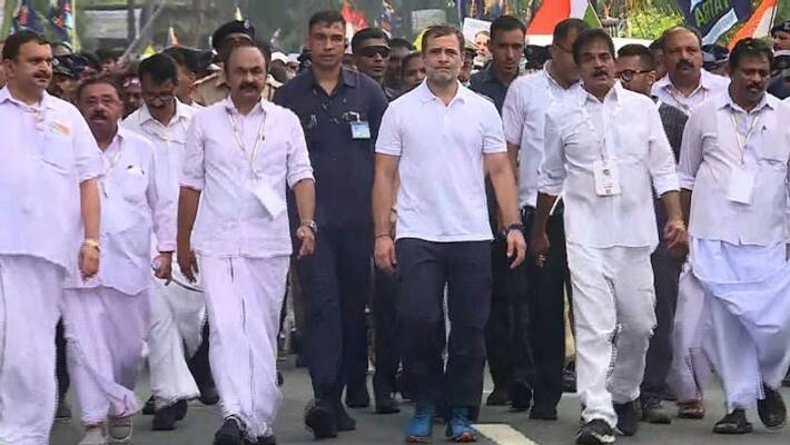 Bharat Jodo Yatra in Ernakulam, Regulation of traffic on National highway, control for containers Bharat Jodo Yatra in Ernakulam, Regulation of traffic on National highway, control for containers