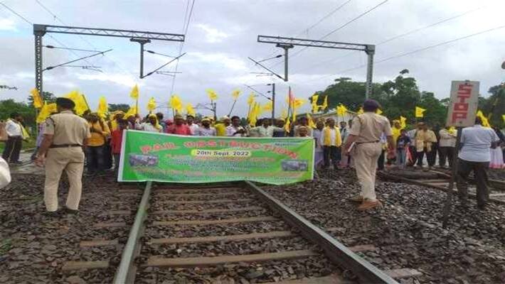 ranchi news kurmi community doing protest to get reservation in ST act doing Indefinite Rail roko andolan asc ranchi news kurmi community doing protest to get reservation in ST act doing Indefinite Rail roko andolan asc