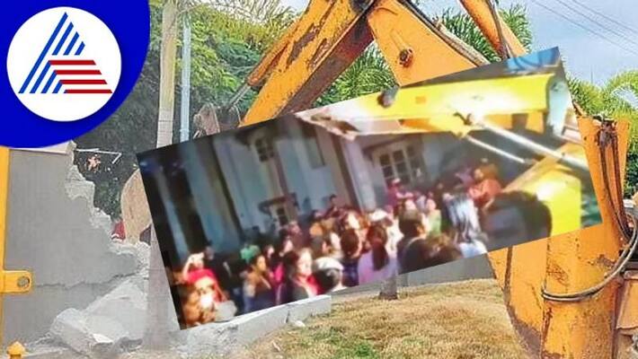 Puravankar building womens obstruction to eviction rav Puravankar building womens obstruction to eviction rav